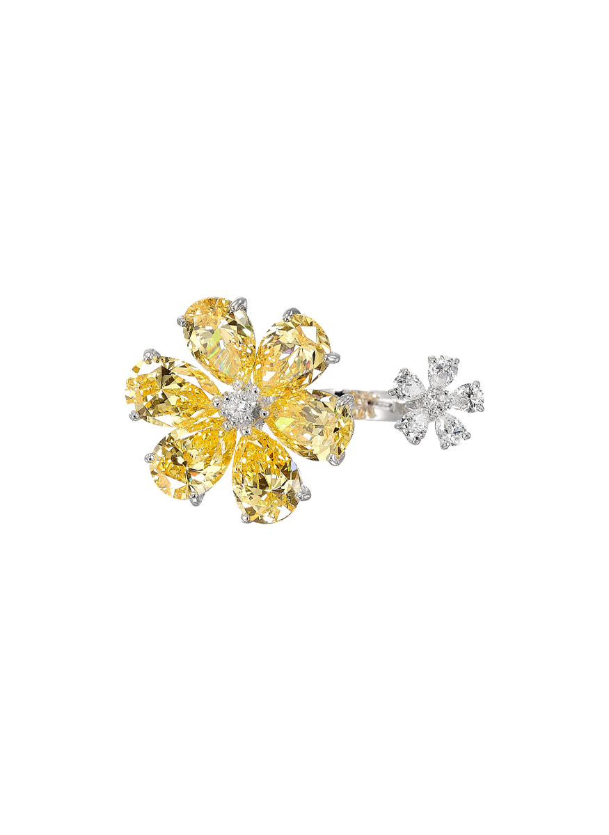 Daisy Diamond Marguerite Ring