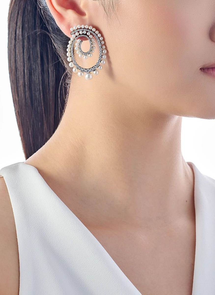 Petite Pearl Vortex Earrings
