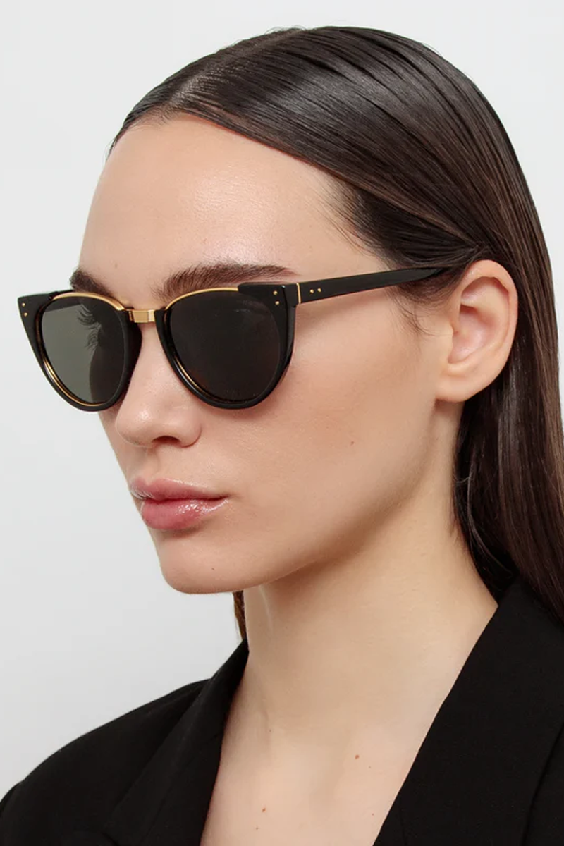 Iris Oval Sunglasses in Black