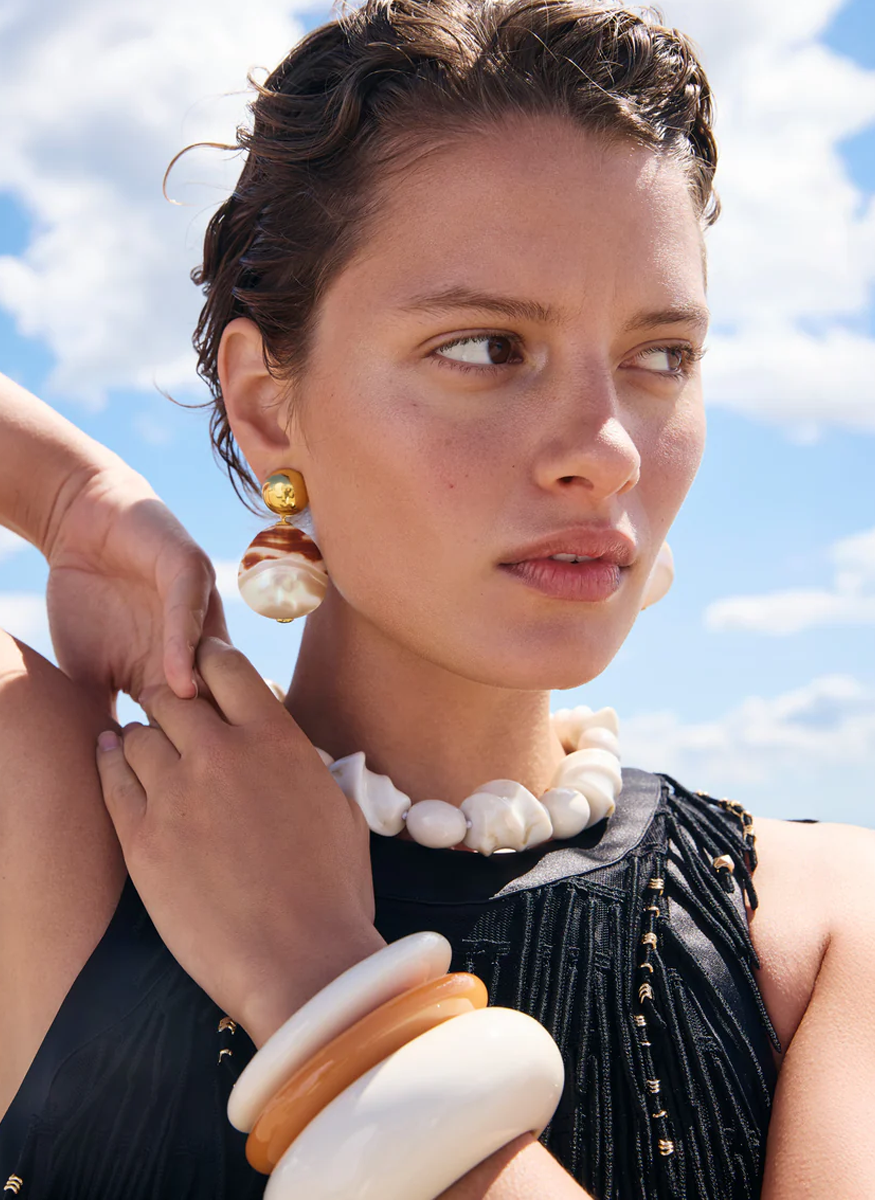 Roden Pearl Earrings In Tigre
